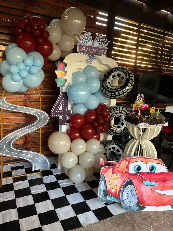 Cumpleaños de Alonso temática Cars con globos