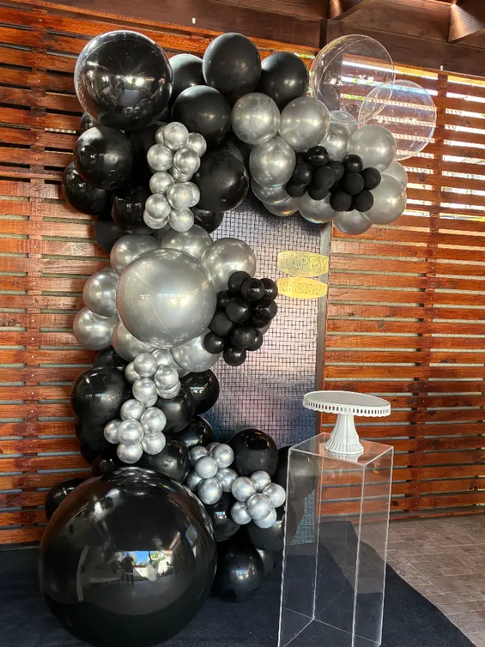Decoración elegante en plateado y negro